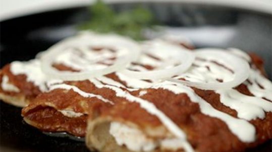 enchiladas de chile guajillo